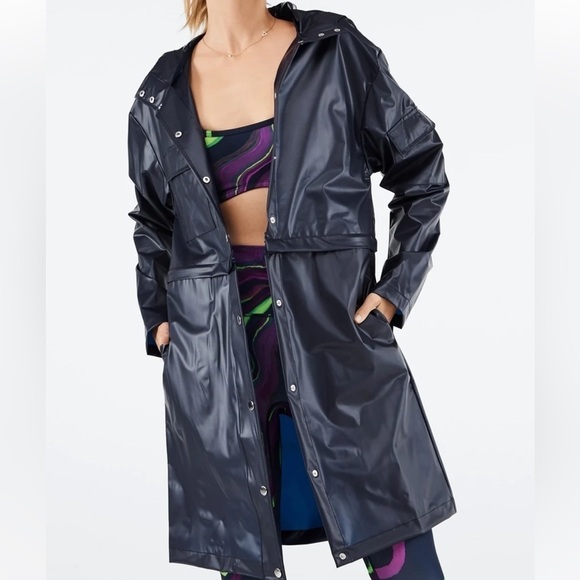 New! Fabletics Kenna Convertible Rain Jacket
Color: Deep Navy Travel Long/Short - Picture 1 of 16